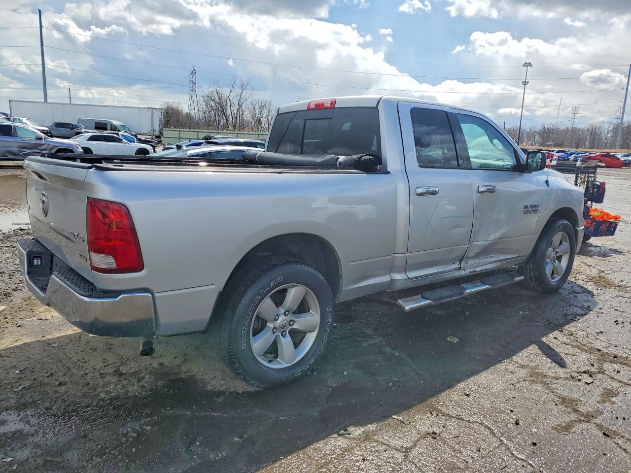 2015 RAM 1500 SLT photo 7