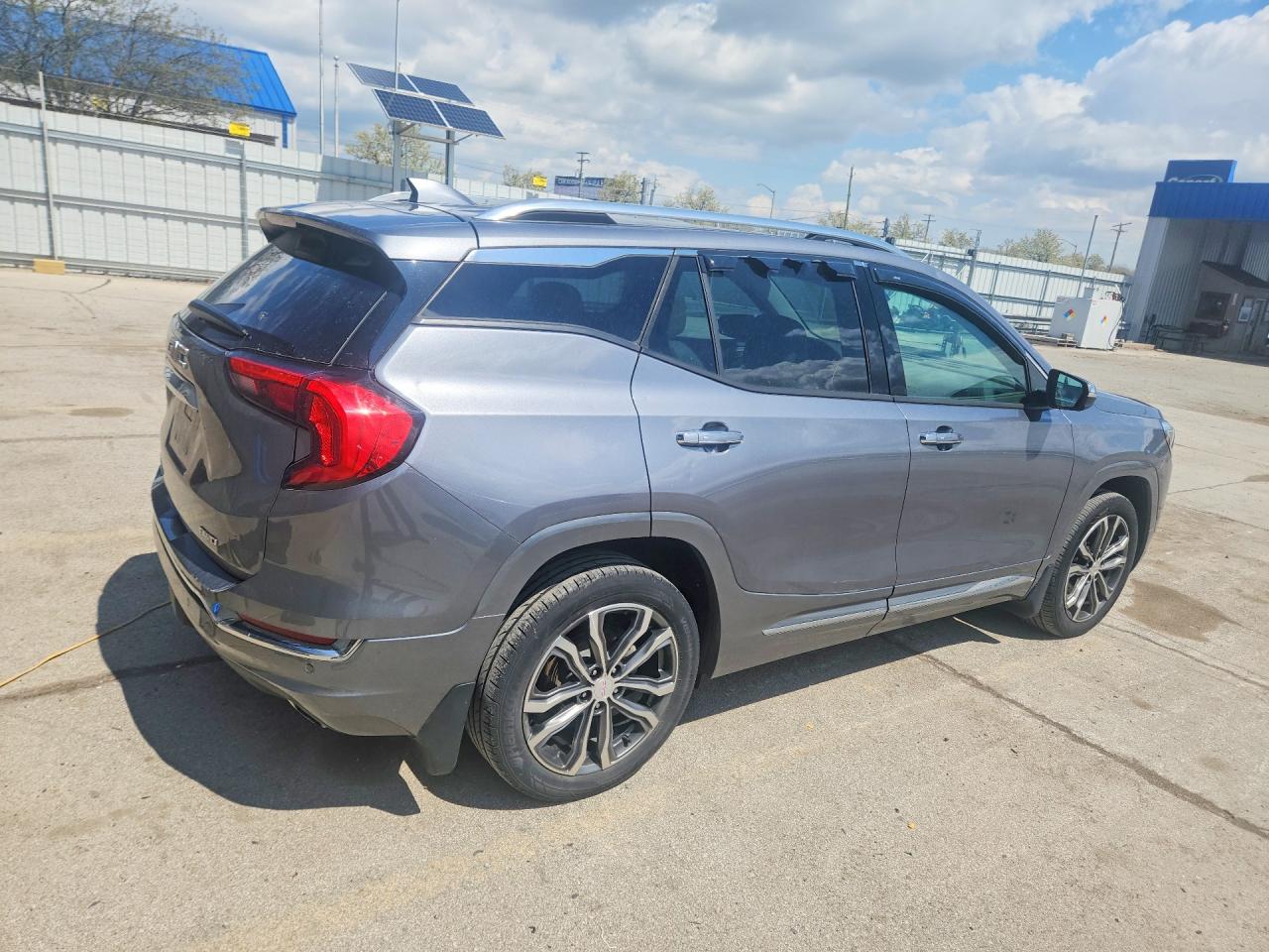 2019 GMC TERRAIN photo 3