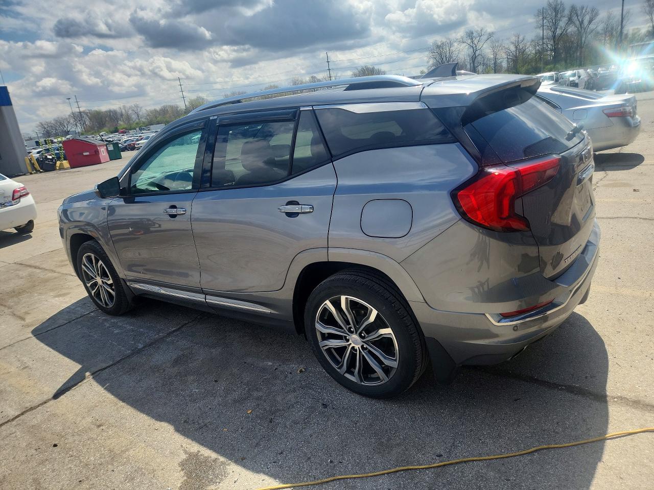 2019 GMC TERRAIN photo 2