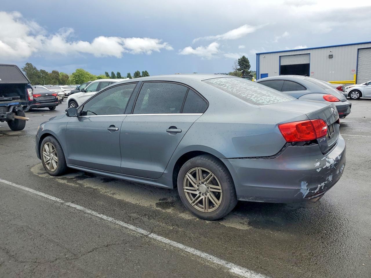 2013 VOLKSWAGEN JETTA SE photo 2