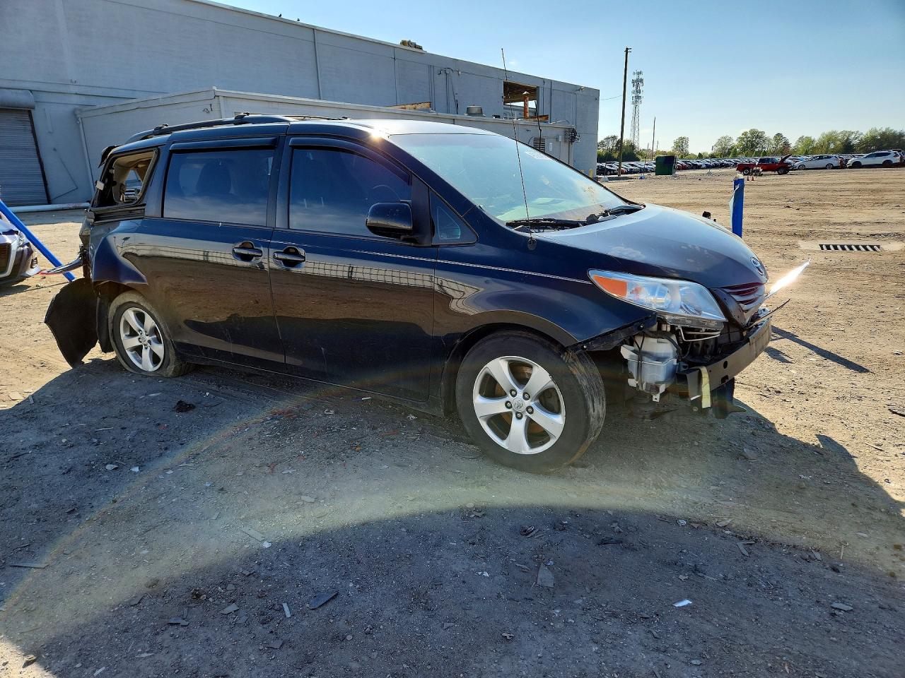 2014 TOYOTA SIENNA LE 8-PASSENGER photo 7