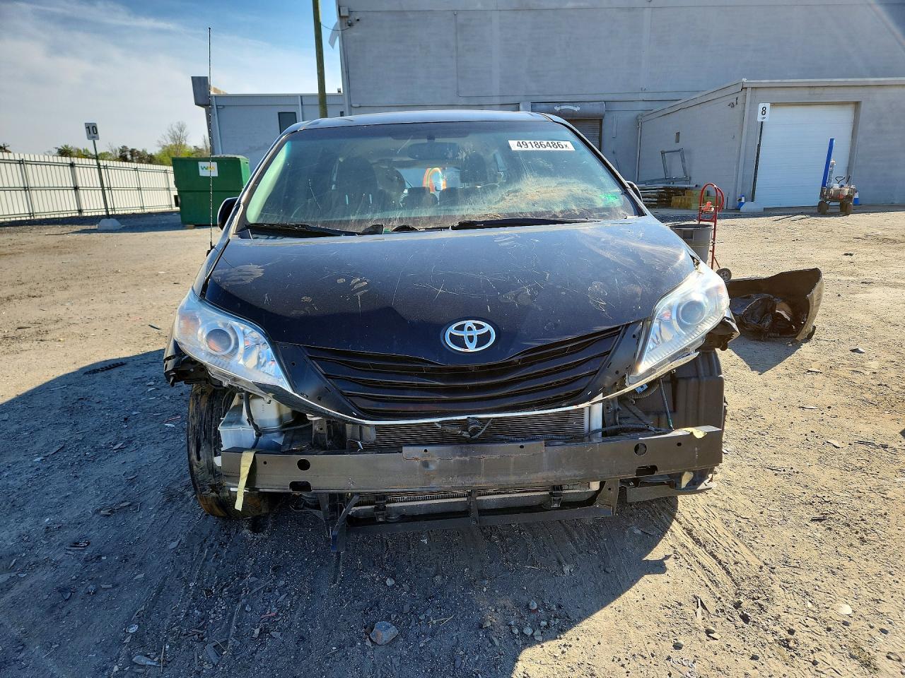 2014 TOYOTA SIENNA LE 8-PASSENGER photo 9
