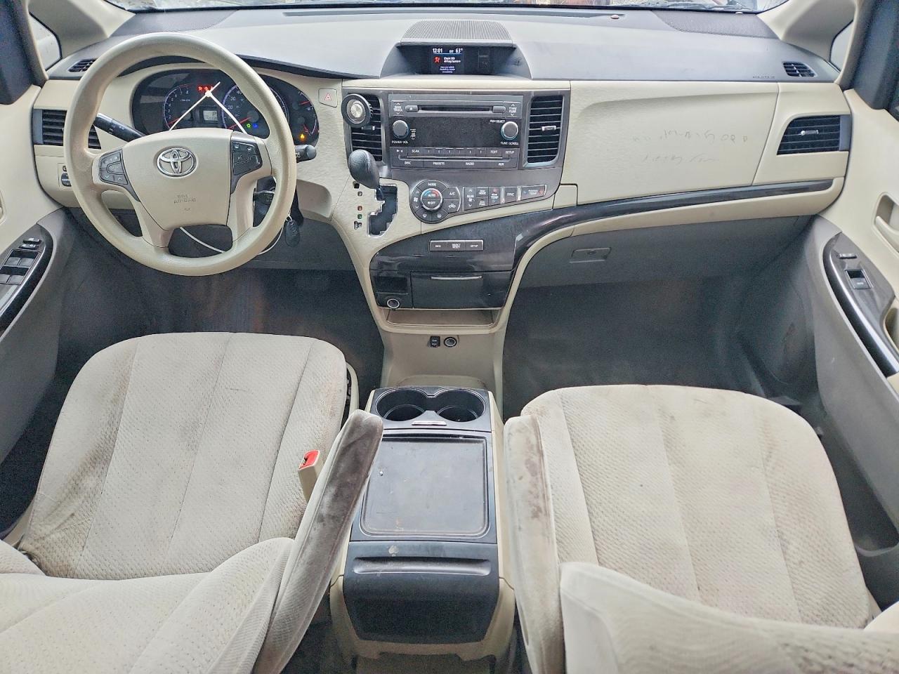 2014 TOYOTA SIENNA LE 8-PASSENGER photo 15