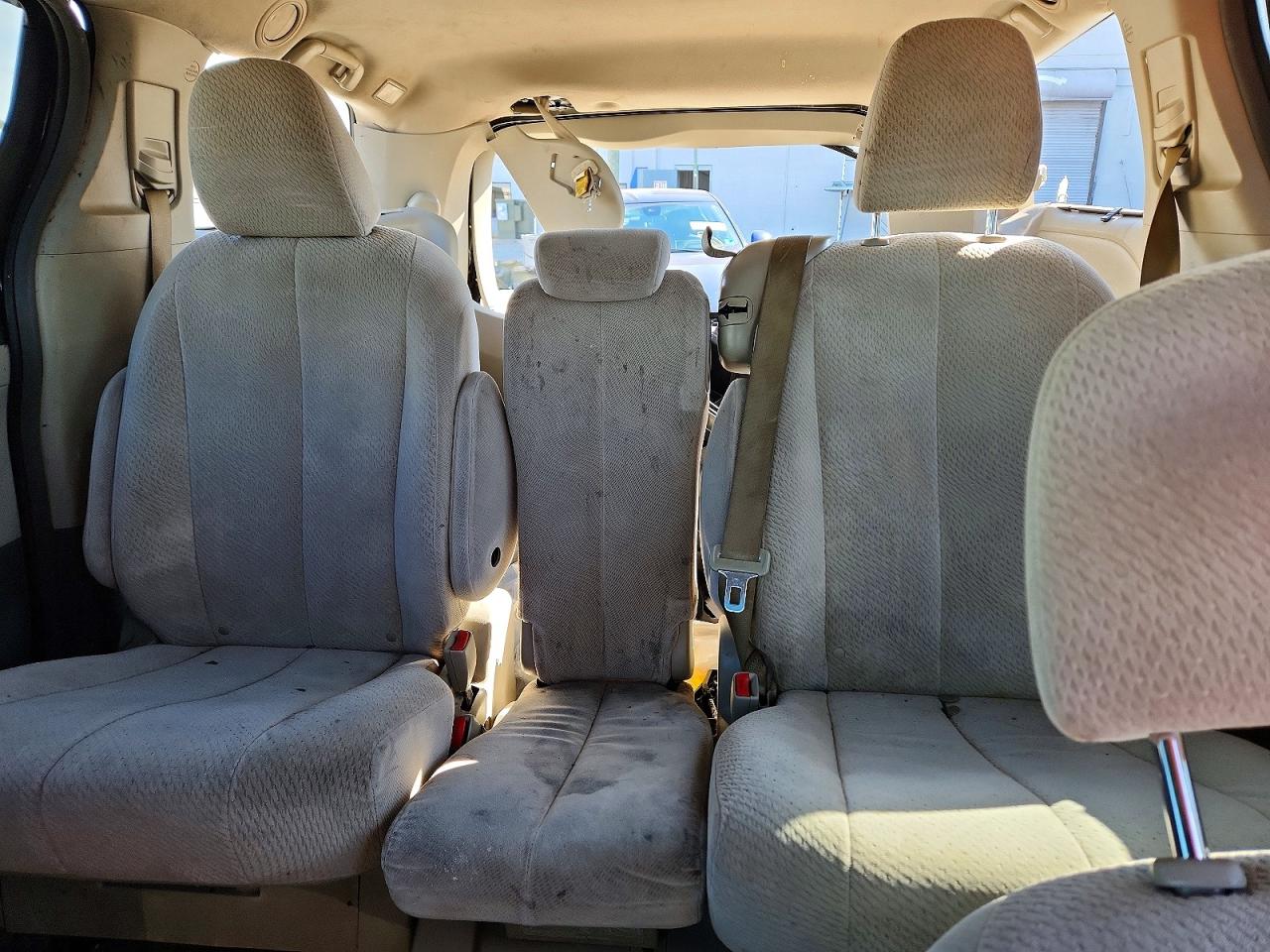 2014 TOYOTA SIENNA LE 8-PASSENGER photo 19