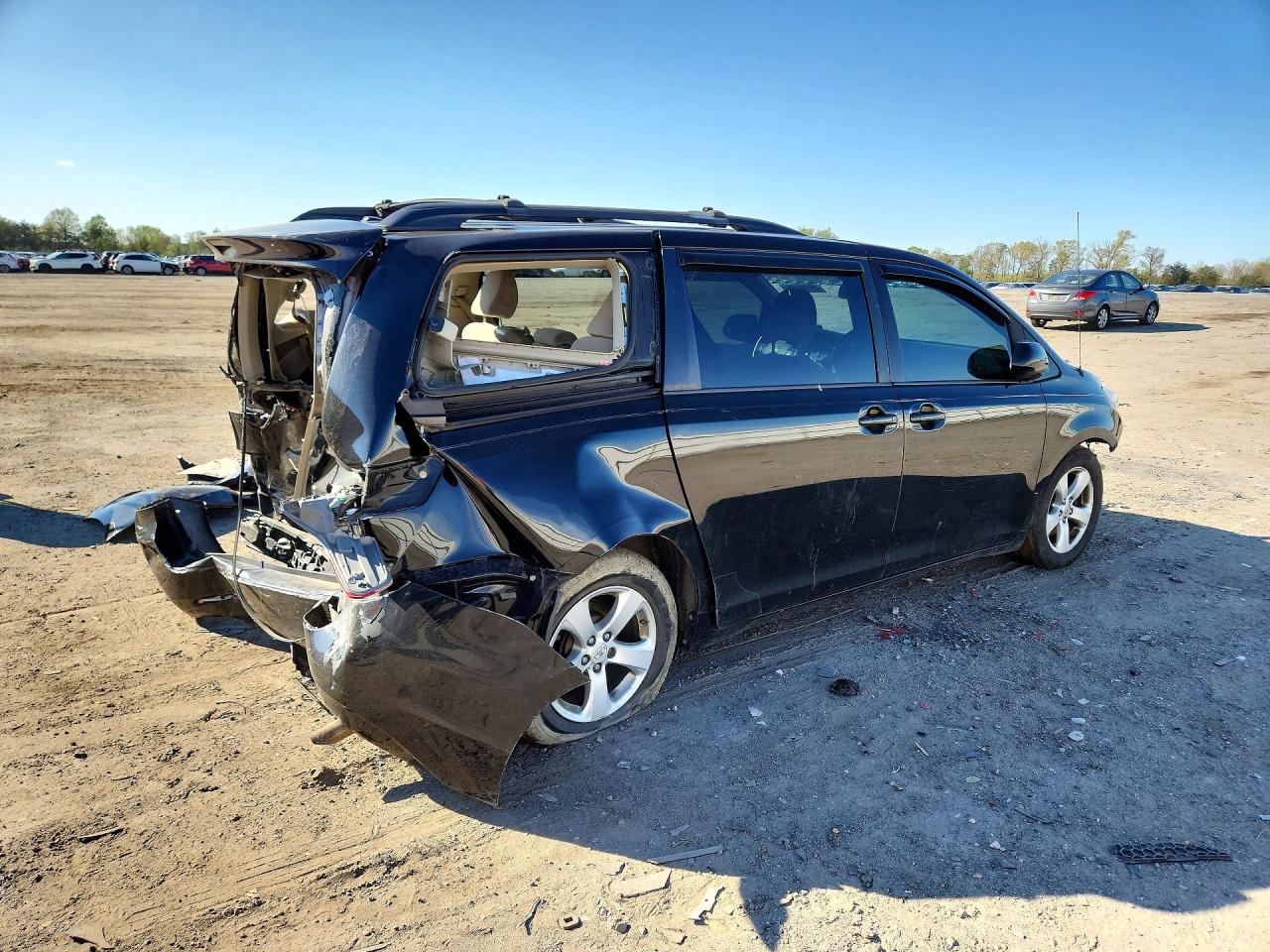 2014 TOYOTA SIENNA LE 8-PASSENGER photo 5
