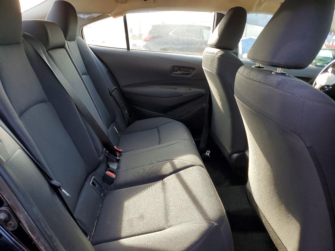 2025 TOYOTA COROLLA LE photo 19