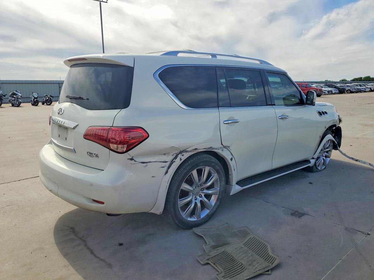 2011 INFINITI QX56 BASE photo 5