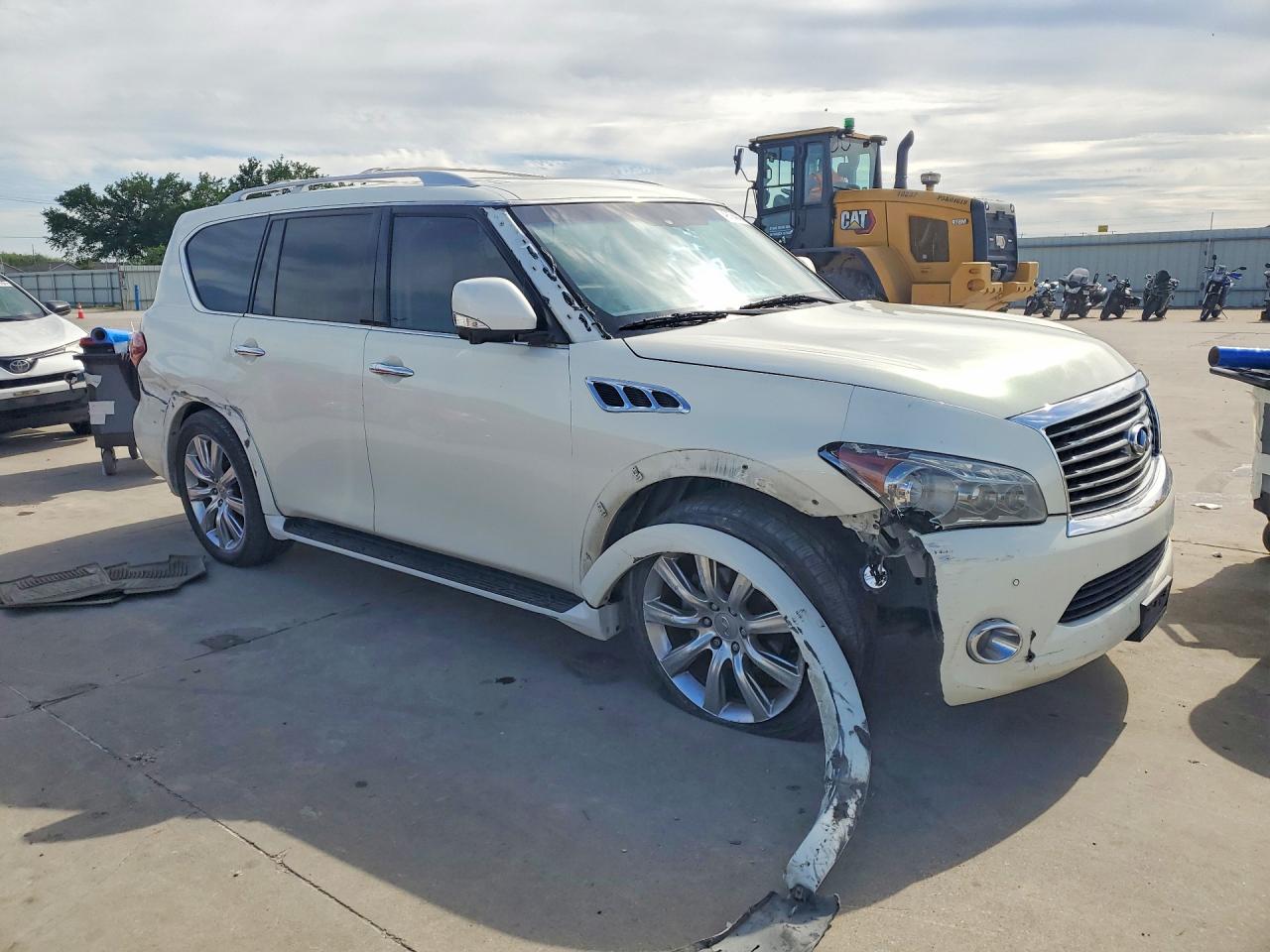 2011 INFINITI QX56 BASE photo 7