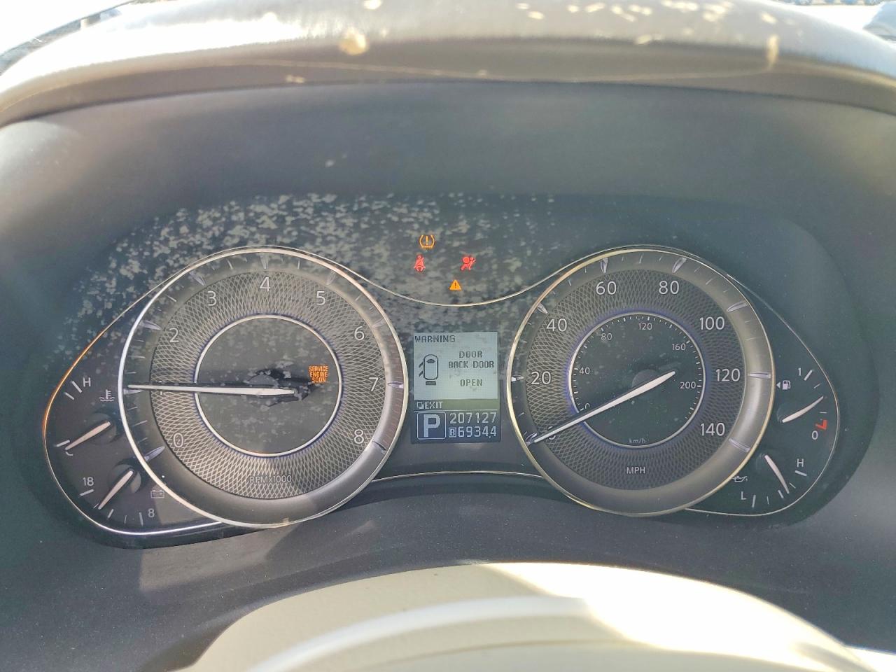 2011 INFINITI QX56 BASE photo 17
