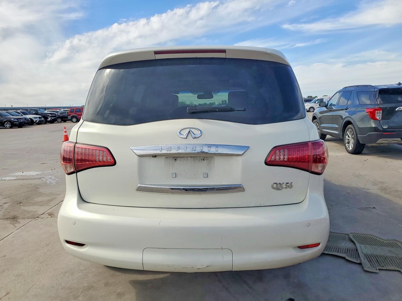 2011 INFINITI QX56 BASE photo 11