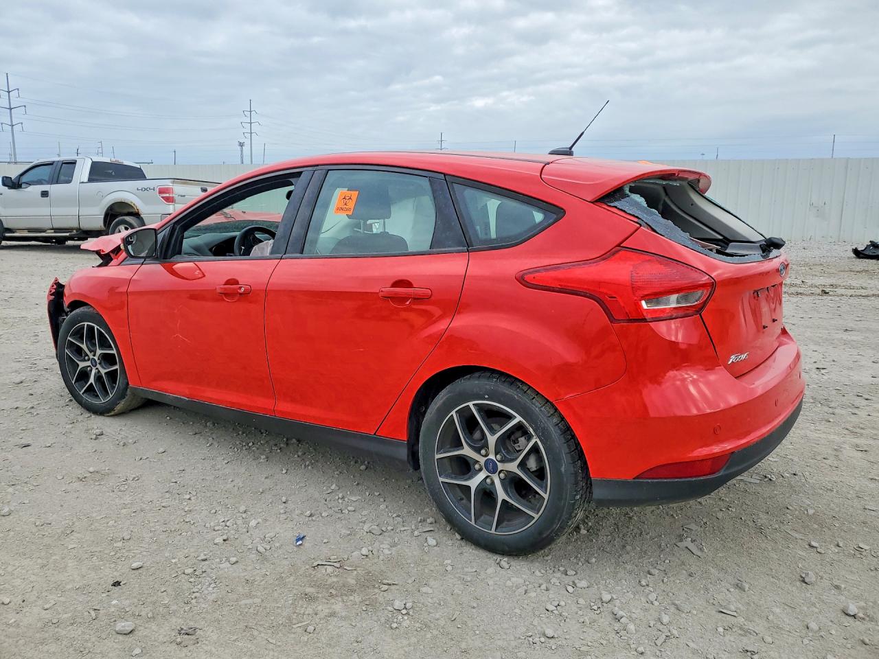 2017 FORD FOCUS SEL photo 2