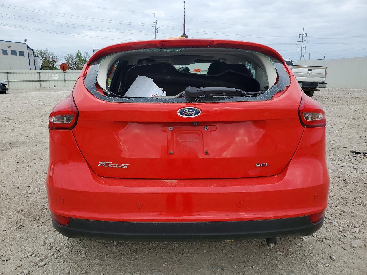 2017 FORD FOCUS SEL photo 6