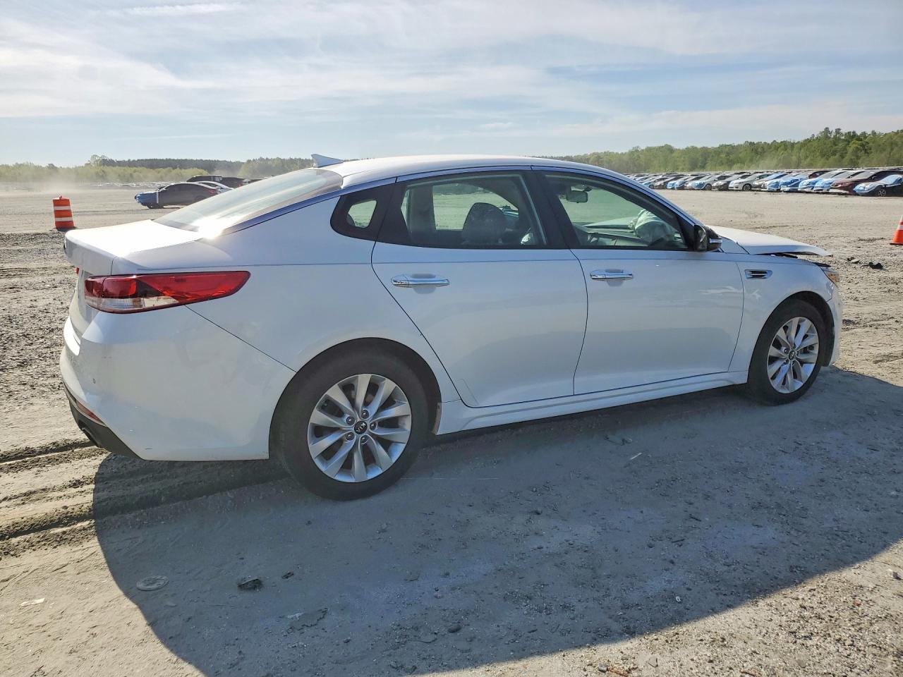 2018 KIA OPTIMA LX photo 5
