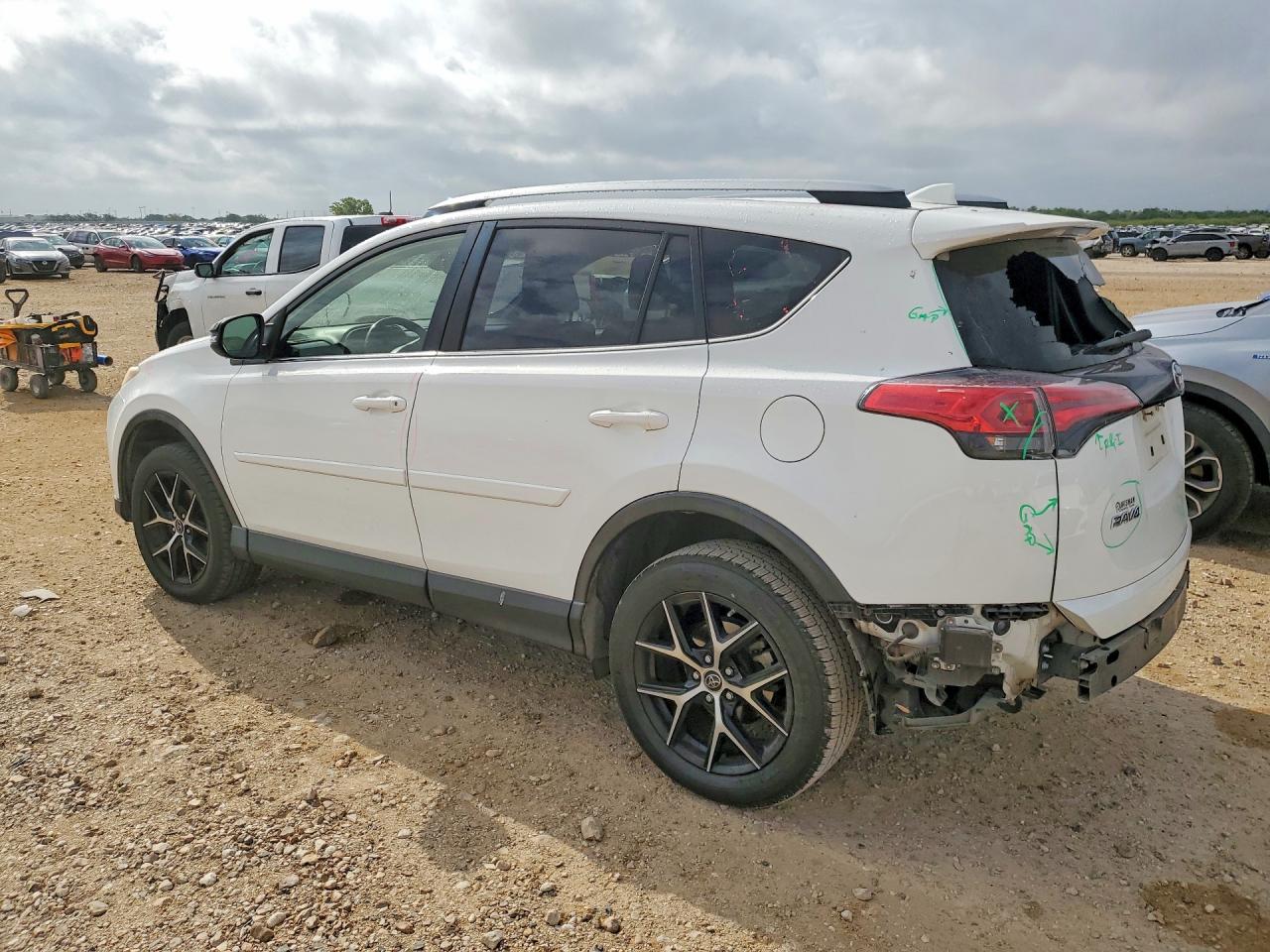 2018 TOYOTA RAV4 SE photo 3