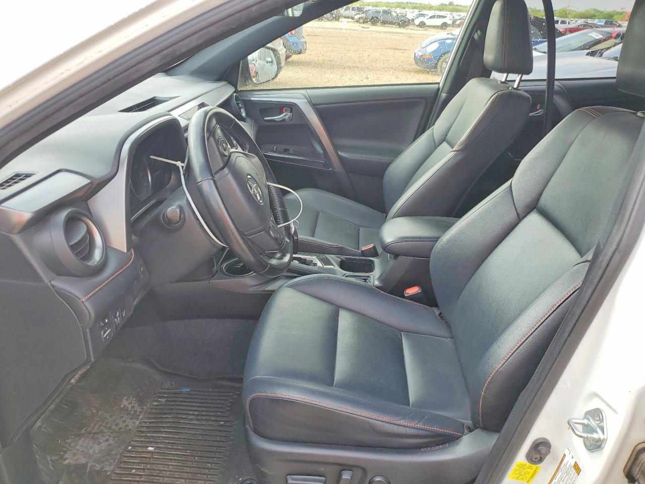 2018 TOYOTA RAV4 SE photo 13