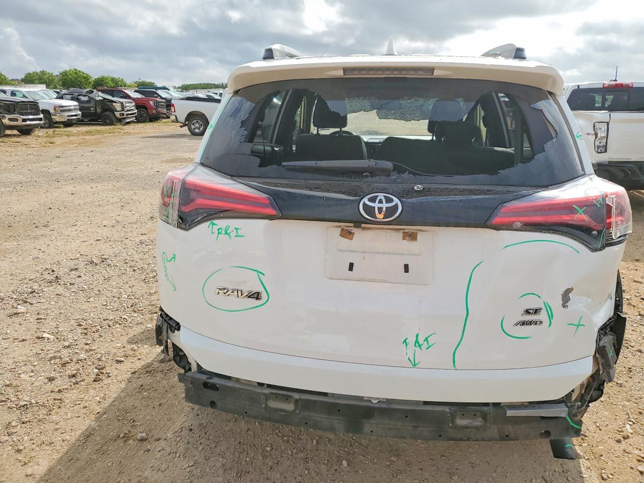 2018 TOYOTA RAV4 SE photo 11