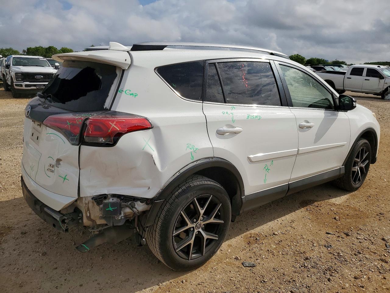 2018 TOYOTA RAV4 SE photo 5