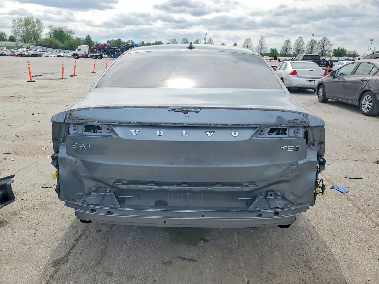 2018 VOLVO S90 T5 MOMENTUM photo 6