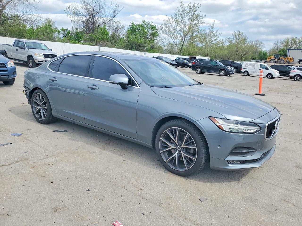 2018 VOLVO S90 T5 MOMENTUM photo 4