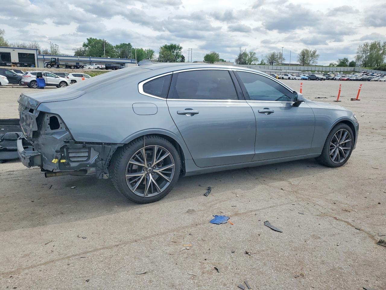 2018 VOLVO S90 T5 MOMENTUM photo 3