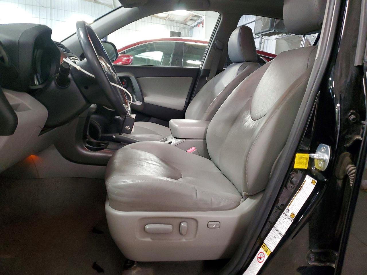 2012 TOYOTA RAV4 photo 7
