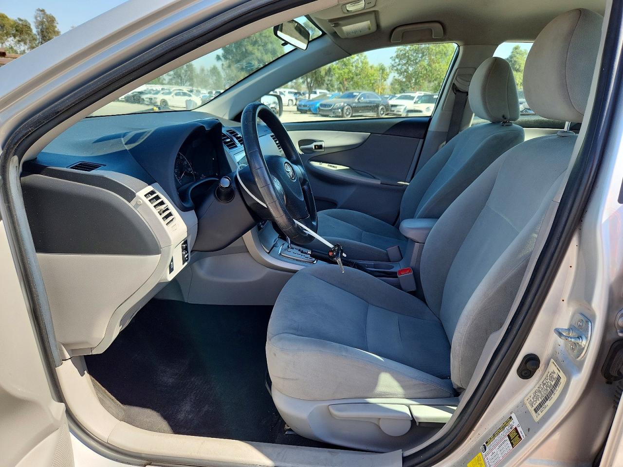 2013 TOYOTA COROLLA LE photo 13