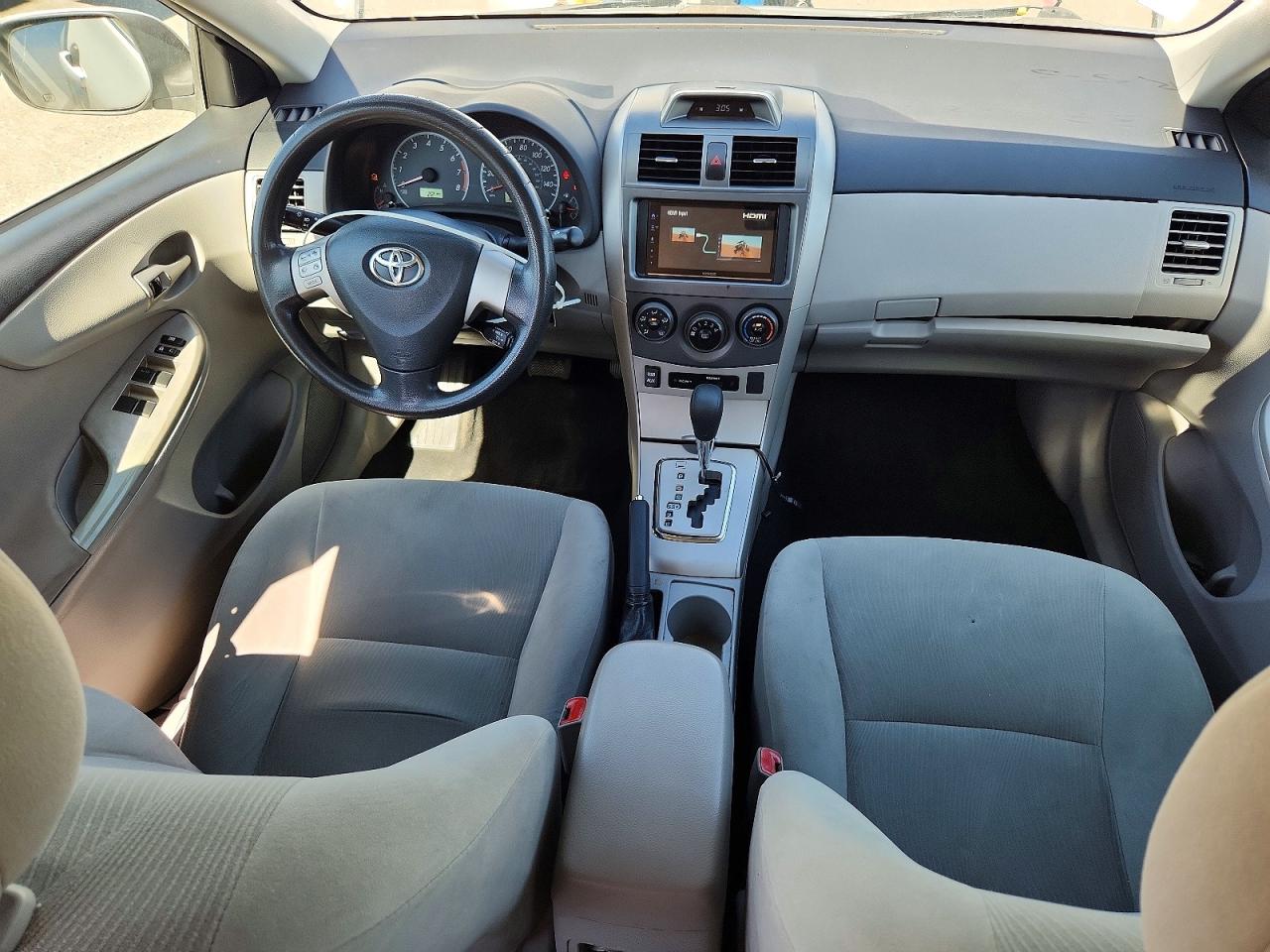 2013 TOYOTA COROLLA LE photo 15