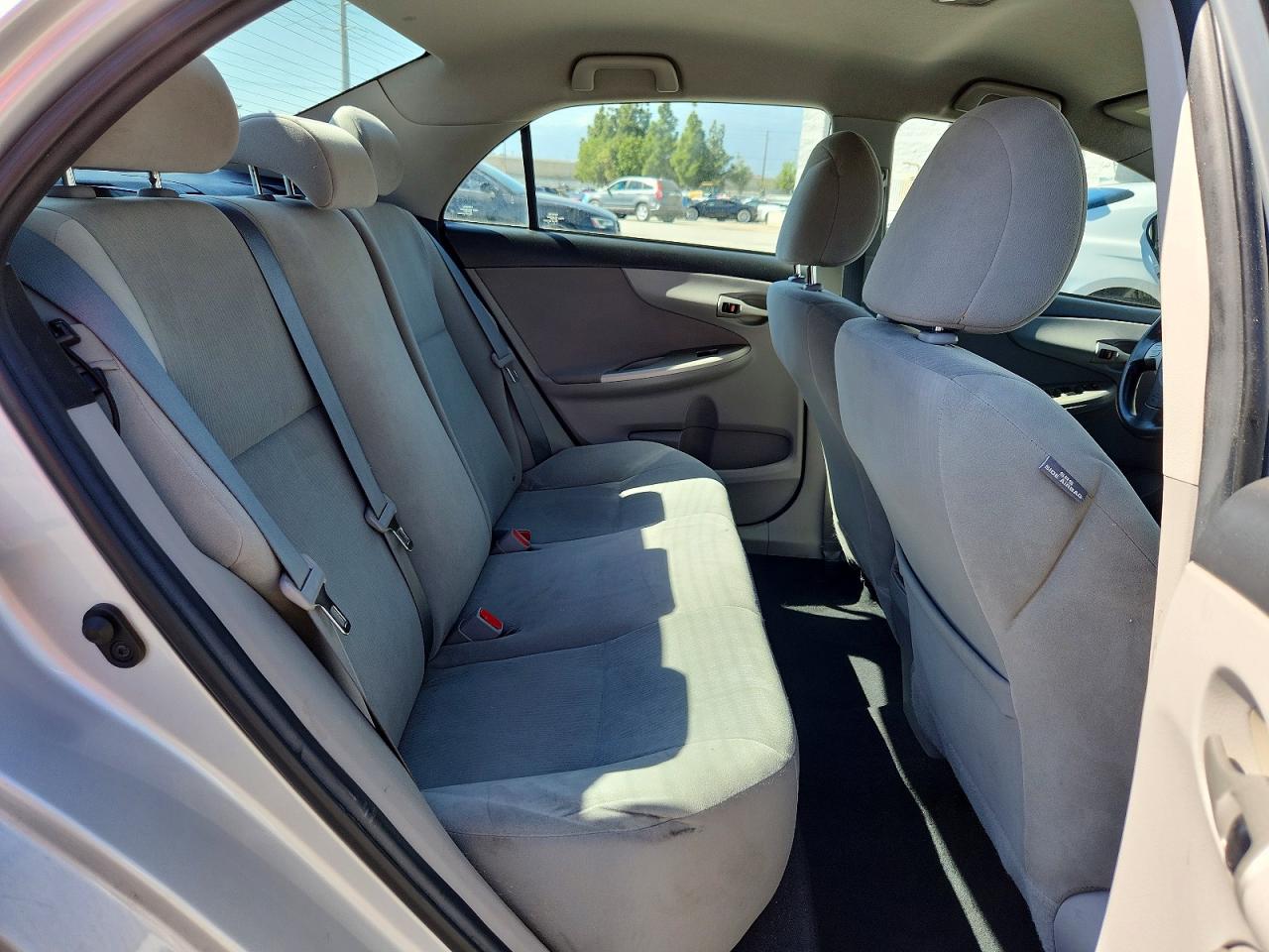 2013 TOYOTA COROLLA LE photo 19
