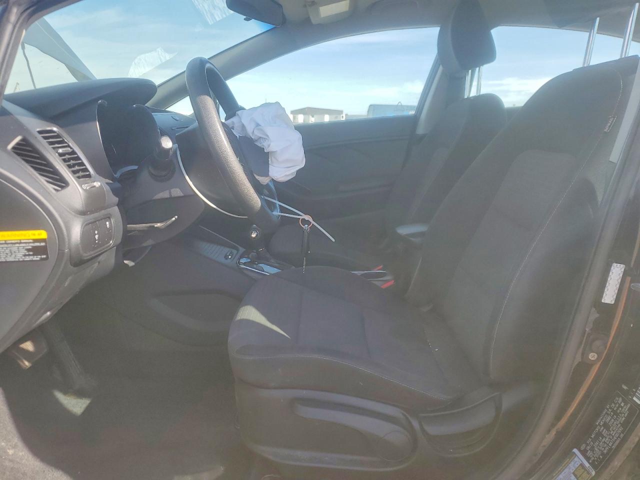 2017 KIA FORTE LX photo 13