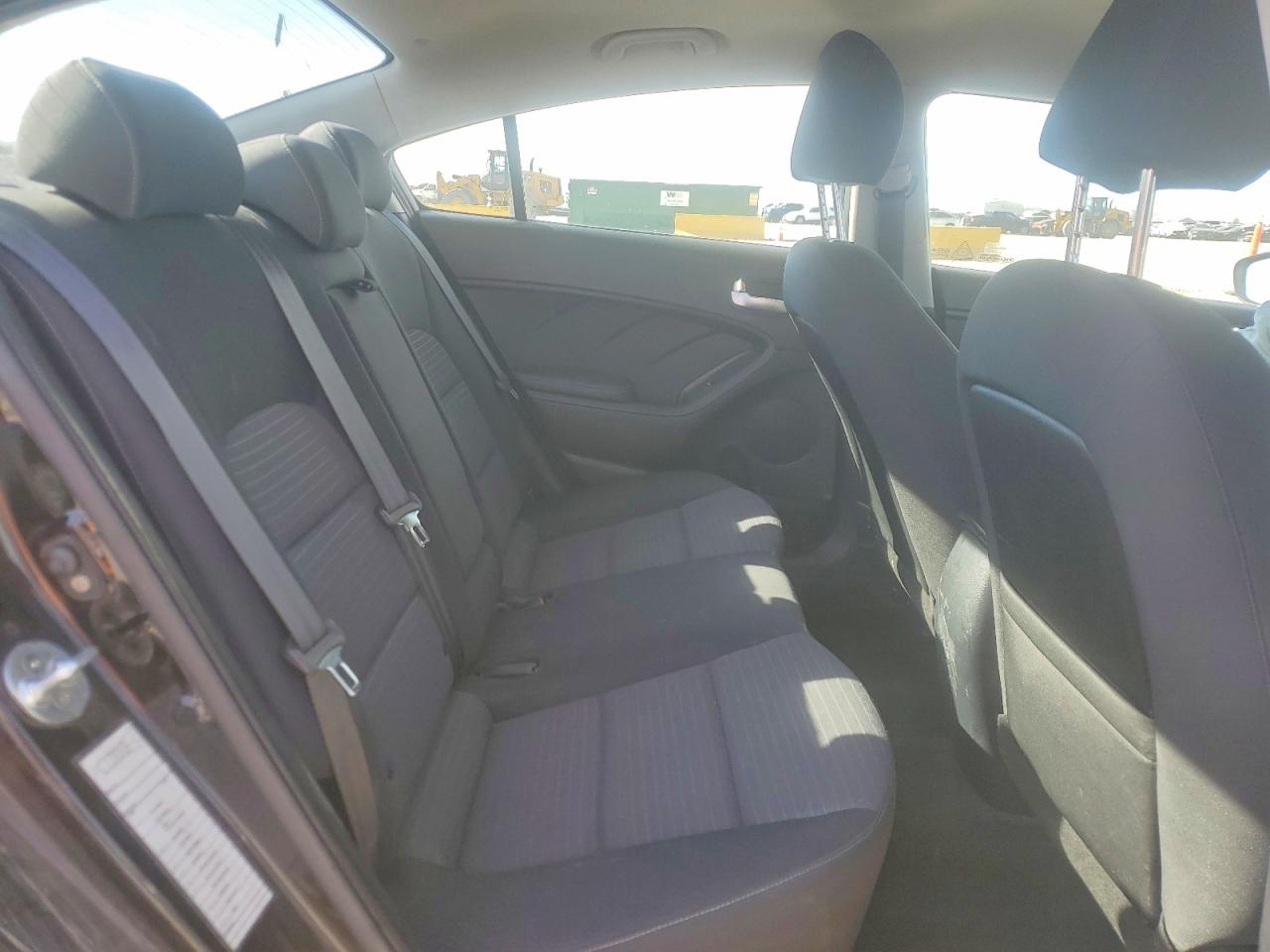 2017 KIA FORTE LX photo 19