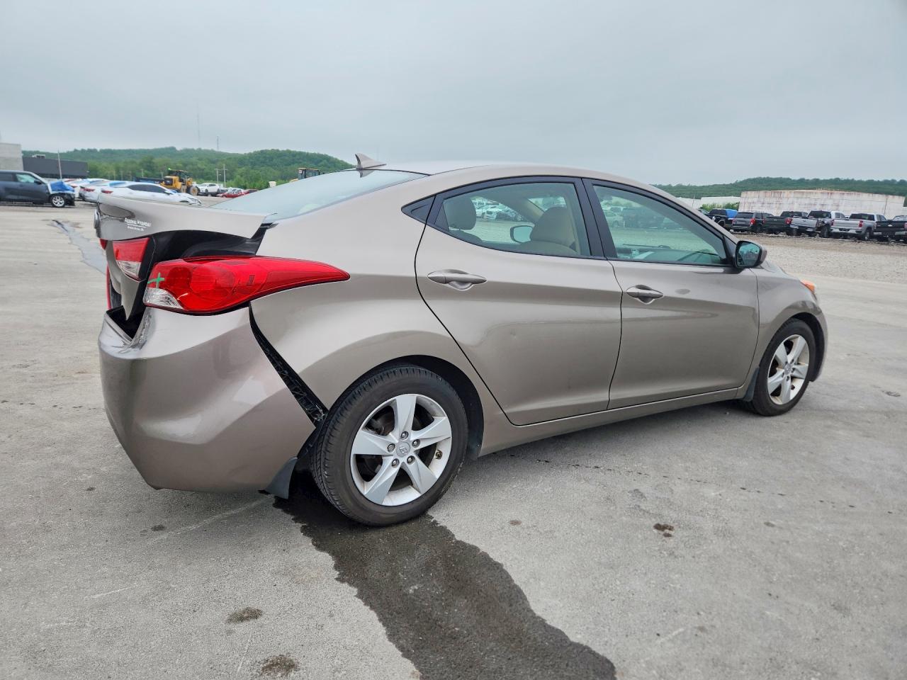 2013 HYUNDAI ELANTRA GLS photo 3