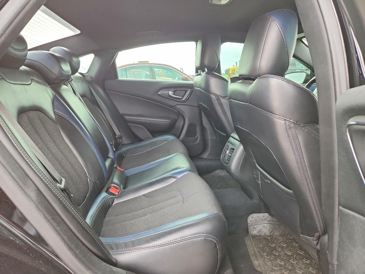 2015 CHRYSLER 200 S photo 19