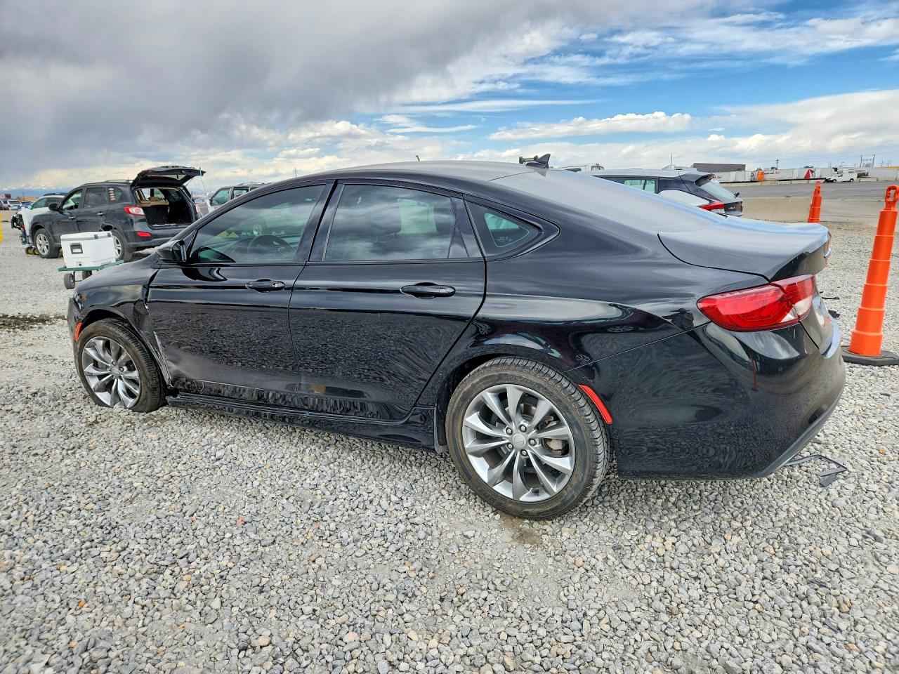 2015 CHRYSLER 200 S photo 3