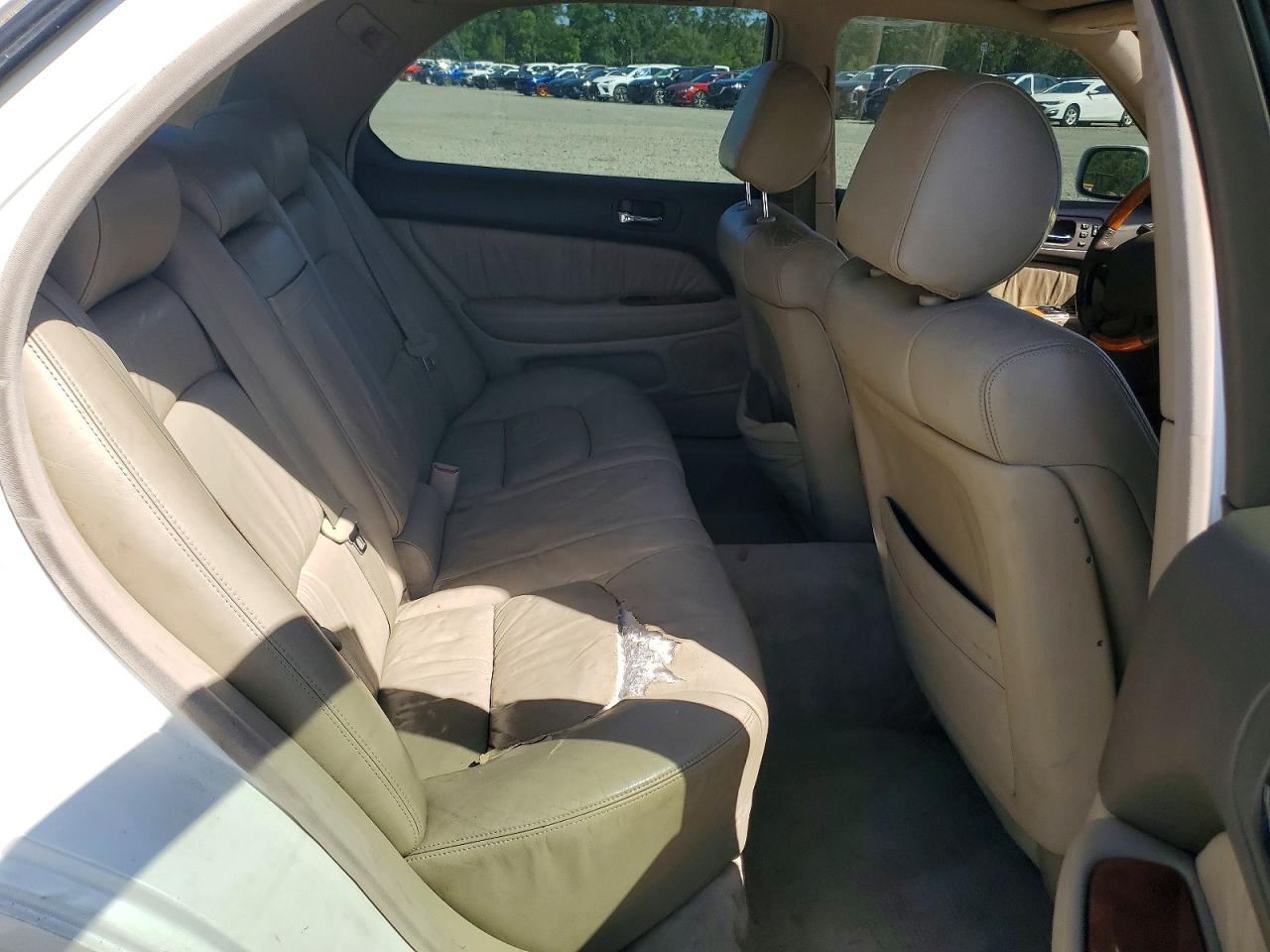 1999 LEXUS LS 400 photo 28