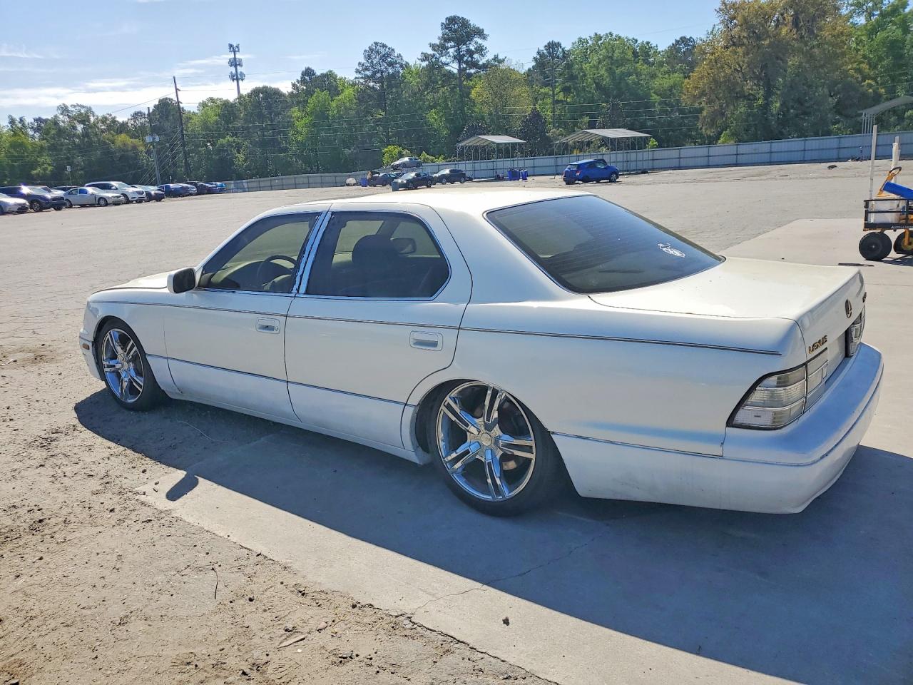 1999 LEXUS LS 400 photo 4