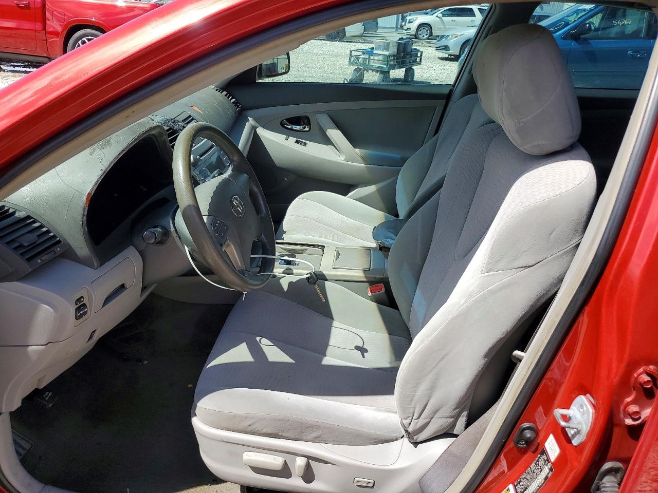 2010 TOYOTA CAMRY LE photo 13