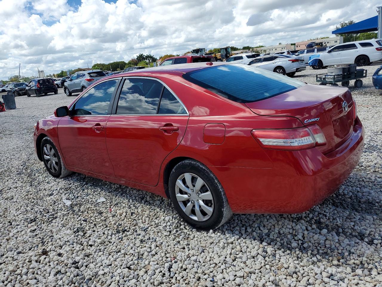 2010 TOYOTA CAMRY LE photo 3