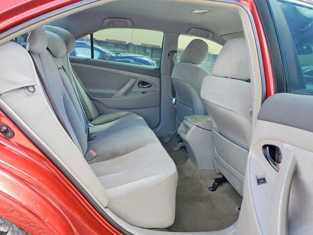 2010 TOYOTA CAMRY LE photo 19