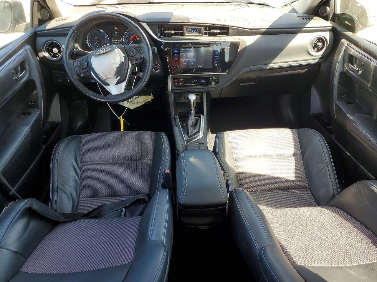 2017 TOYOTA COROLLA SE photo 22