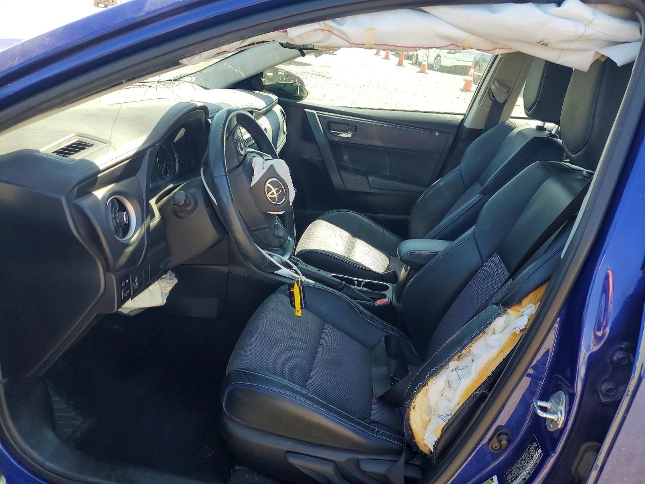 2017 TOYOTA COROLLA SE photo 19