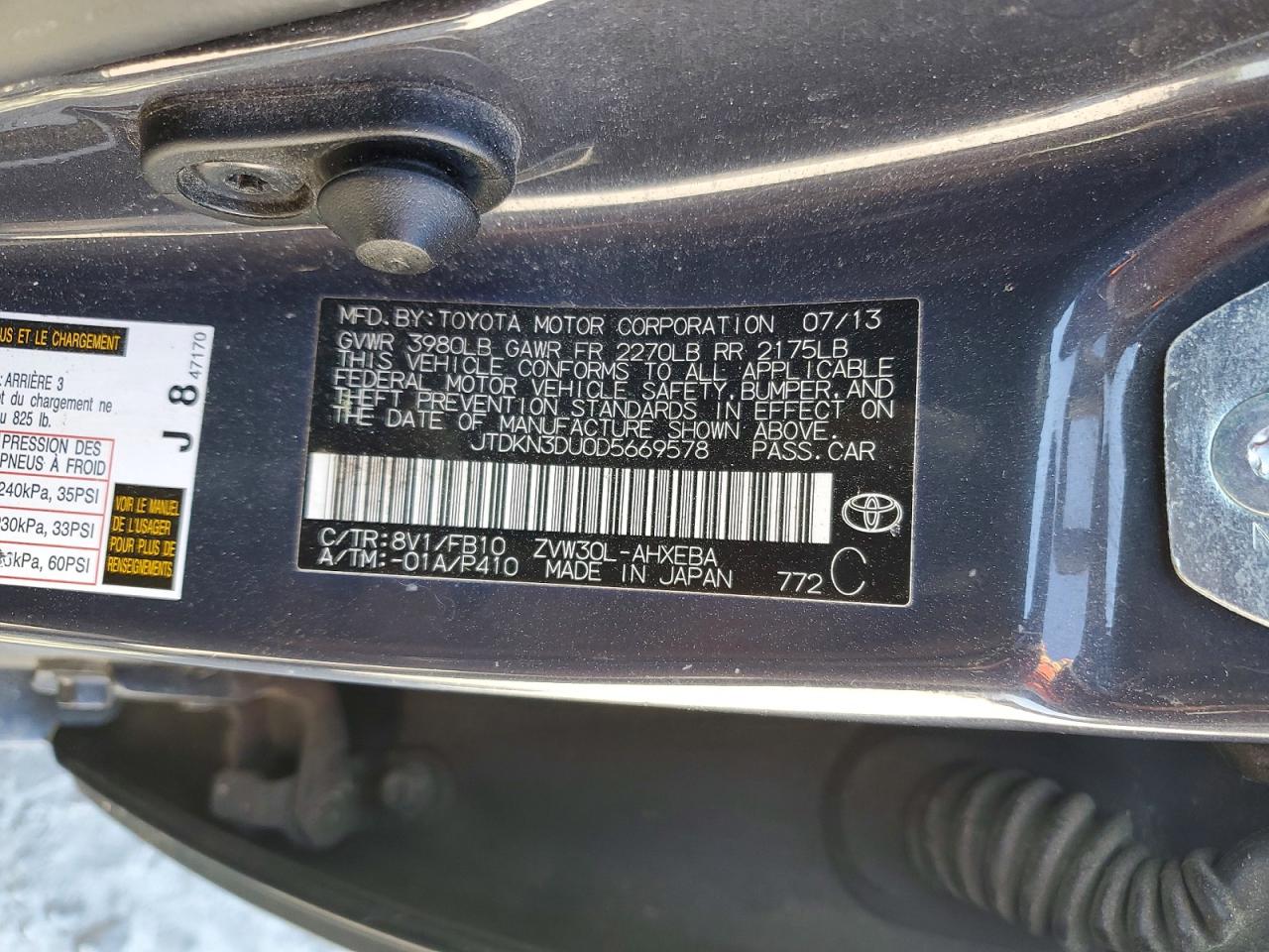 2013 TOYOTA PRIUS TWO photo 23