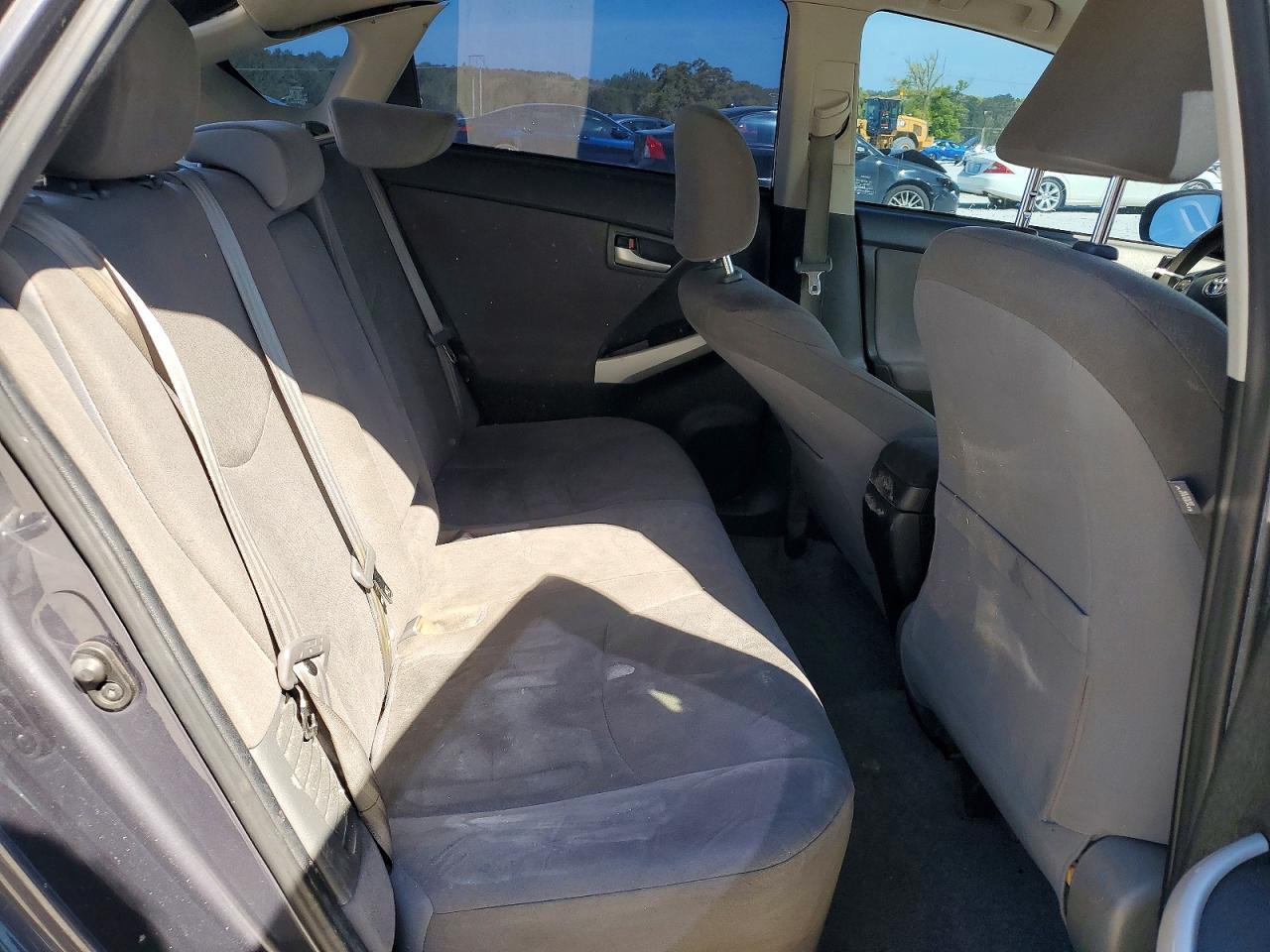 2013 TOYOTA PRIUS TWO photo 19