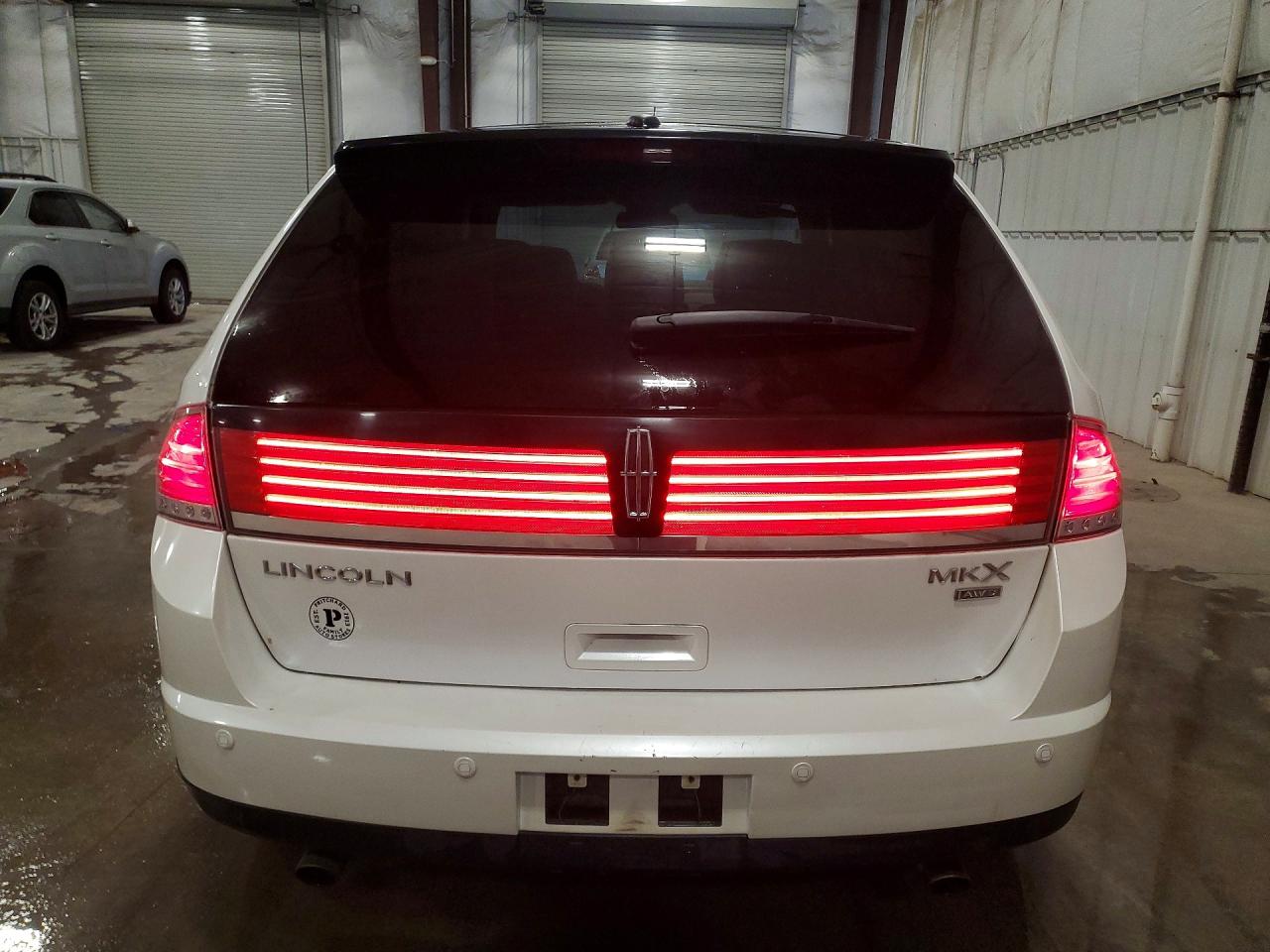 2010 LINCOLN TOWNHOUSE MKX photo 11