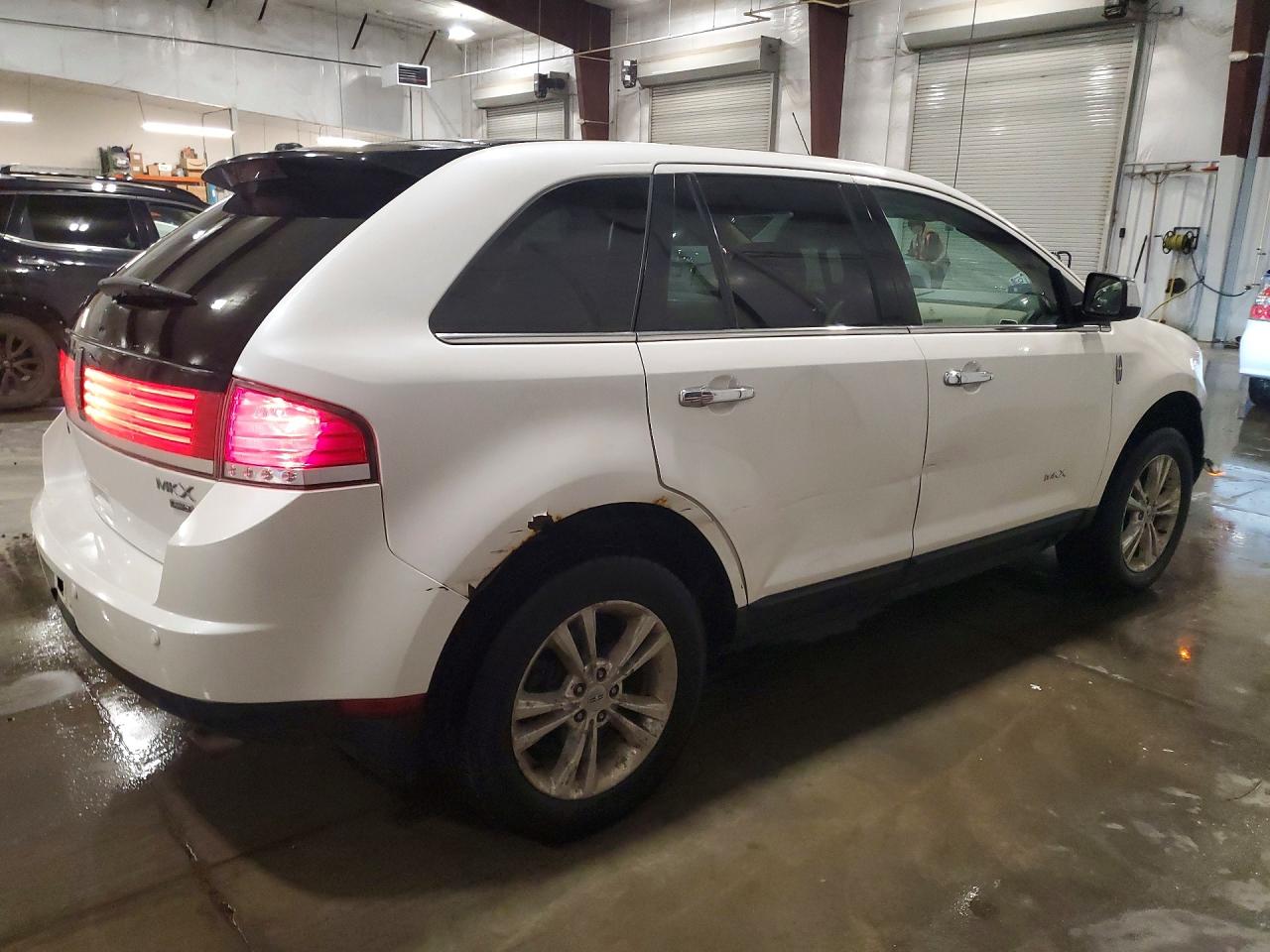 2010 LINCOLN TOWNHOUSE MKX photo 5