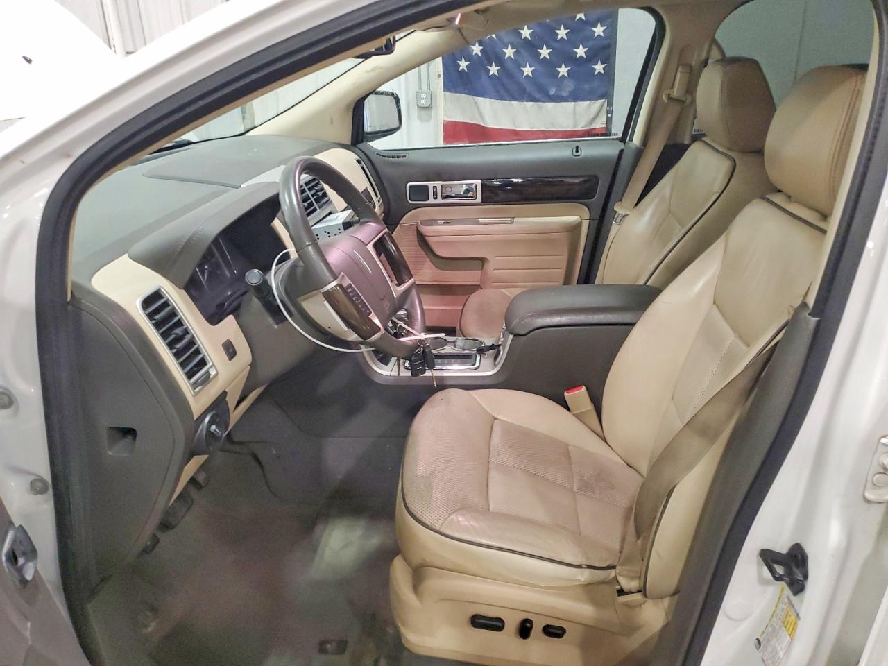 2010 LINCOLN TOWNHOUSE MKX photo 13