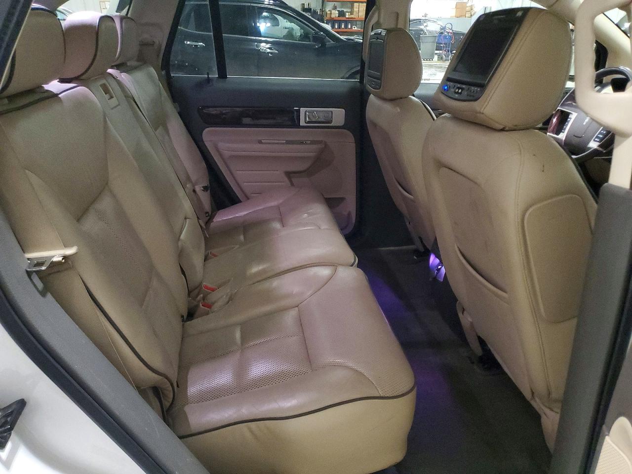2010 LINCOLN TOWNHOUSE MKX photo 21