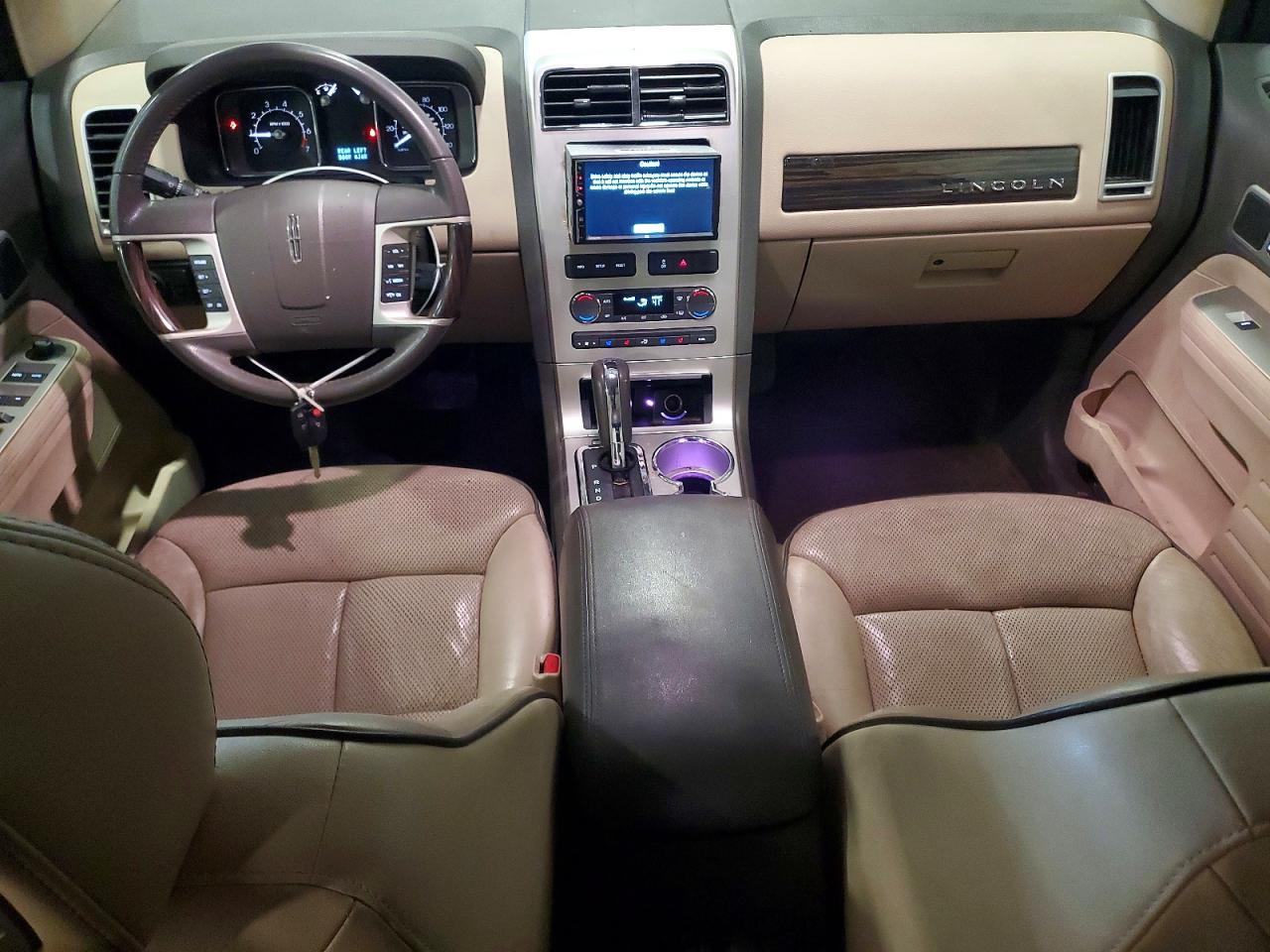 2010 LINCOLN TOWNHOUSE MKX photo 15