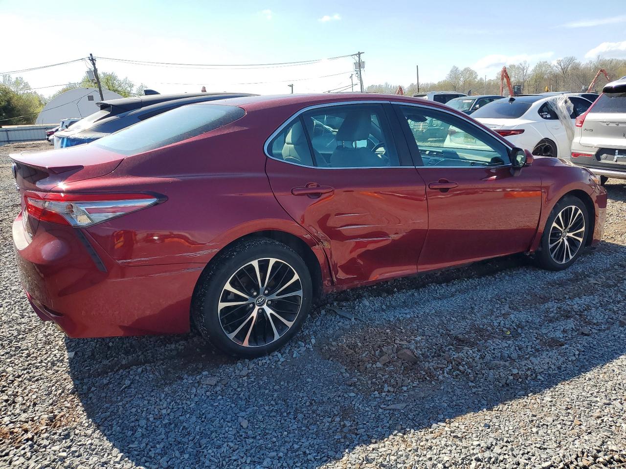 2018 TOYOTA CAMRY SE photo 7