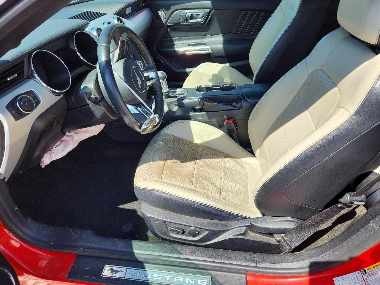 2017 FORD MUSTANG photo 19