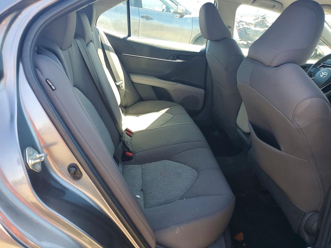 2019 TOYOTA CAMRY LE photo 19